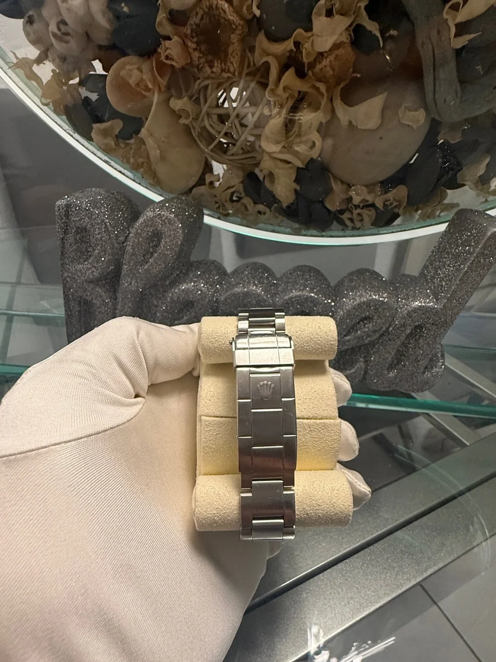 Rolex Submariner with Black Dial. (Box+Appraisal)